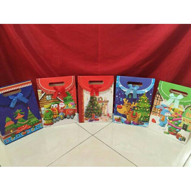 

paper bag natal / kado natal tahun baru 2022 / tas natal / tas kado kantongan natal murah tebal / Christmas paper bag PROMO / natal goodie bag / hadiah natal / kantong hadiah natal