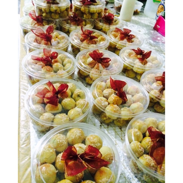 

Nastar isi nanas dengan taburan keju