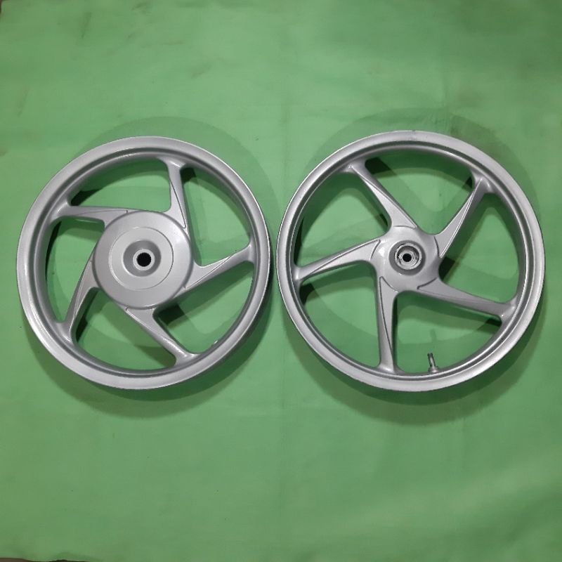 Velg depan belakang Honda Beat street scoopy  vario karbu fi. copotan motor
