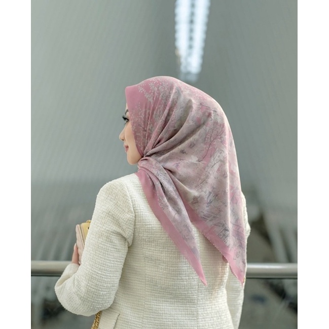 Buttonscarves New York Courage Nolita Satin