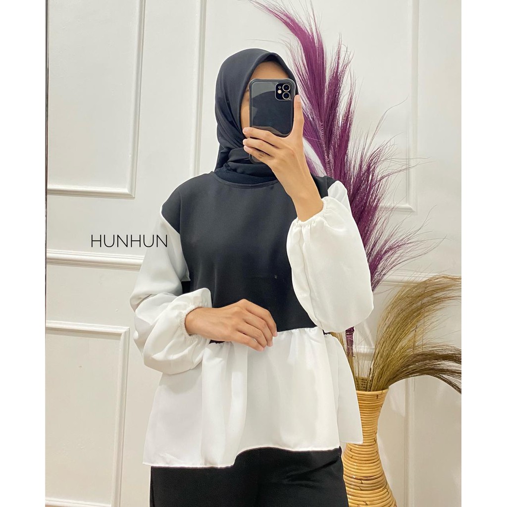 Vashi Blouse Pusatgrosir_solo Monochrome Black and White Fashion Wanita Termurah Hits Selebgram-VASHI BLOUSE