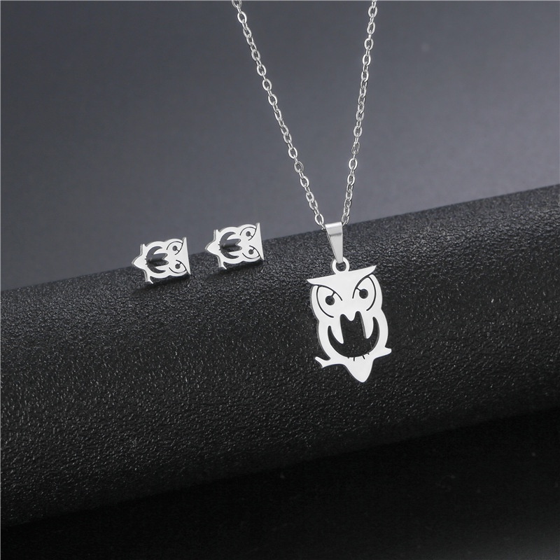 Kalung Rantai Liontin Burung Hantu Hollow Kreatif Bahan Stainless Steel Untuk Wanita