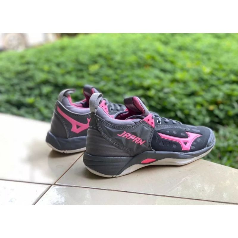 Sepatu Mizuno / Sepatu Voli Wanita / Mizuno Momentum Japan