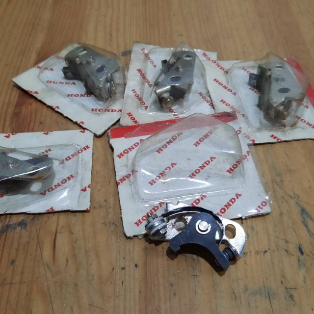 Honda C65M C70M C200 CA200 CT200 C102 CA102 Contact point NOS 30202-039-154