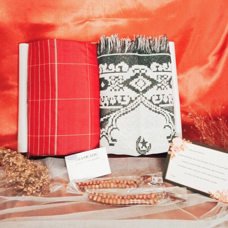 

[ʙᴏxʏ ᴍᴇ] Hampers Cowok Kado Ulang Tahun Graduation Set Jumatan Sarung Murah