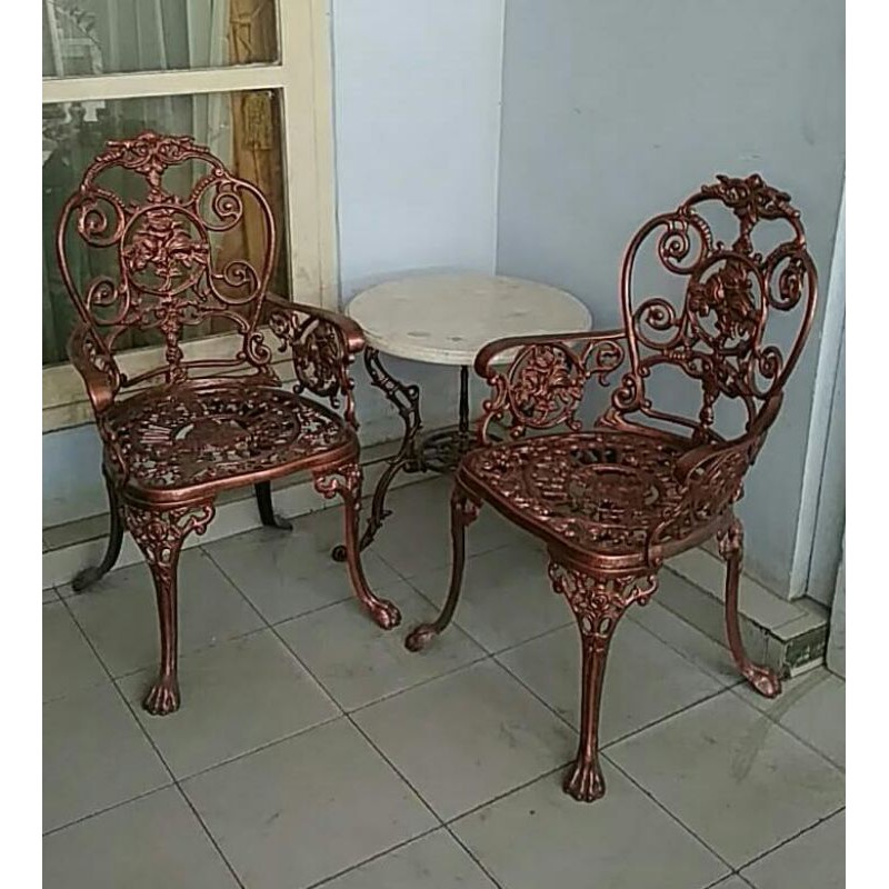 Set Meja Teras Dan Kursi Variasi Besi cet tembaga merah Dan Batu marmer