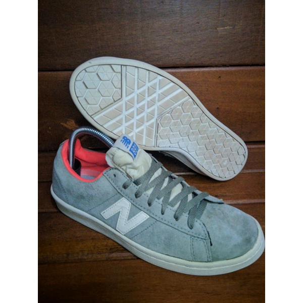 SEPATU / SNEKAERS ORIGINAL SECOND NB