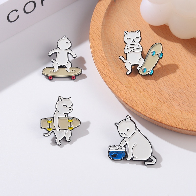 4-5pcs / Set Pin Enamel Bentuk Kucing Lucu Untuk Aksesoris Topi / Tas Ransel / Skateboard