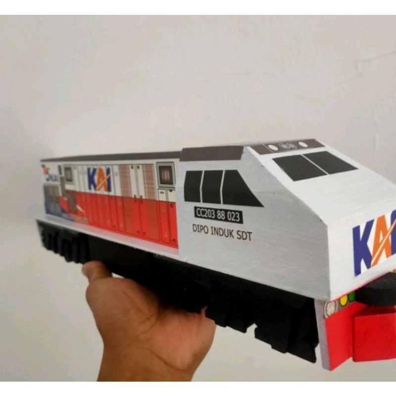 kereta api kayu surabaya, lokomotif cc 203