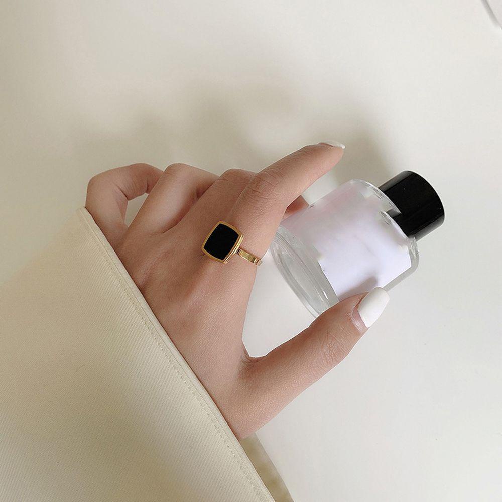 Agustina Wanita Gelang Emas Menawan Rantai Tebal Persegi Retro Unisex Liontin Kalung