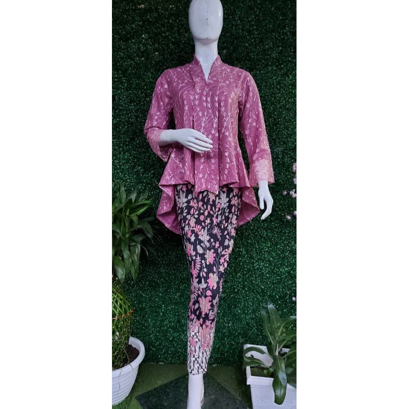 SETELAN FLOY TULLE AURORA/KEBAYA PINGUIN MODERN/KEBAYA WISUDA/