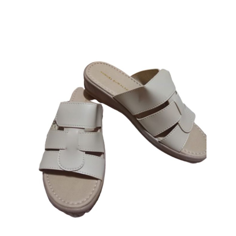 Yongki Komaladi sendal Wanita