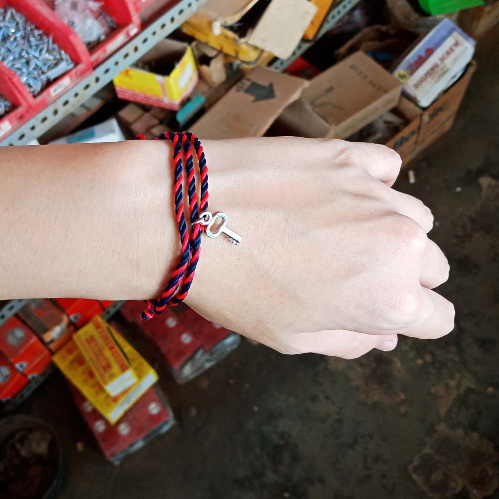 Gelang Couple Tali Pelintir 3 Layer Kunci Gembok 3 Warna