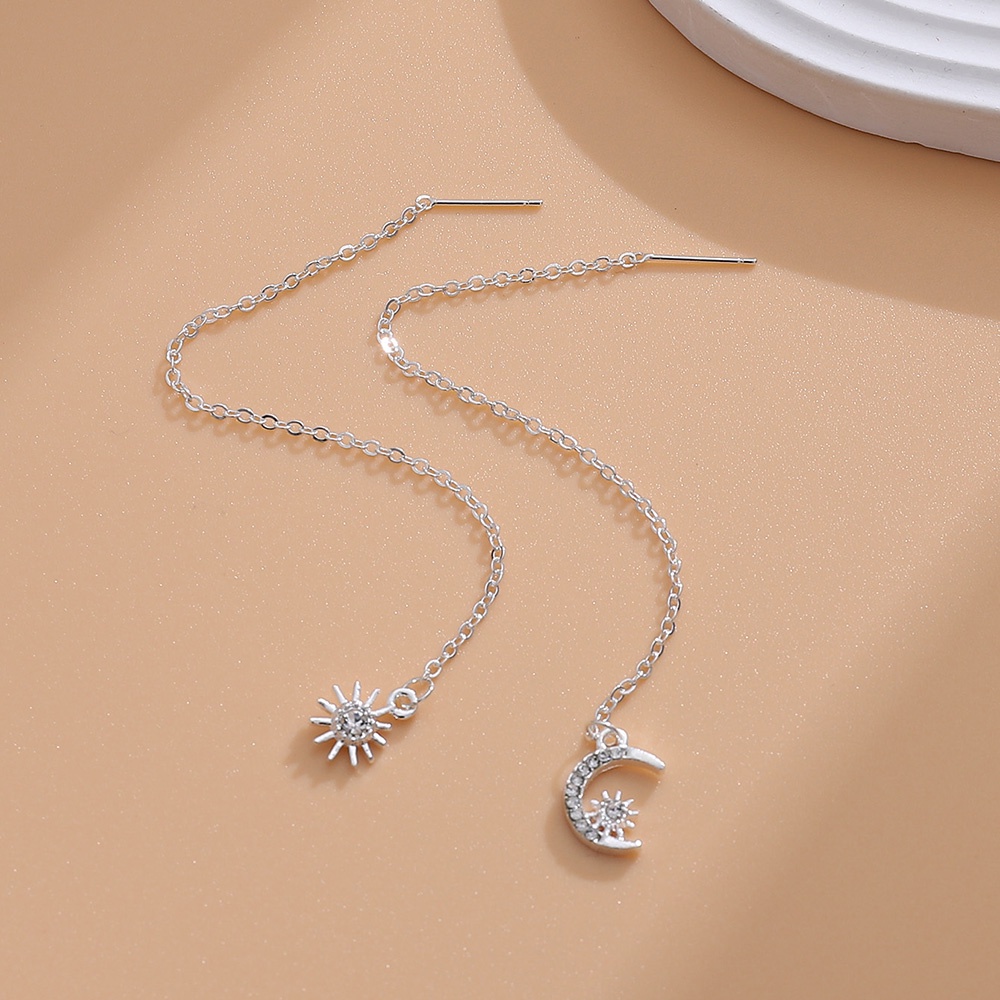 1 Pasang Anting Tusuk Gantung Asimetris Desain Matahari + Bulan Sabit + Rumbai Silver Hias Zircon Untuk Wanita