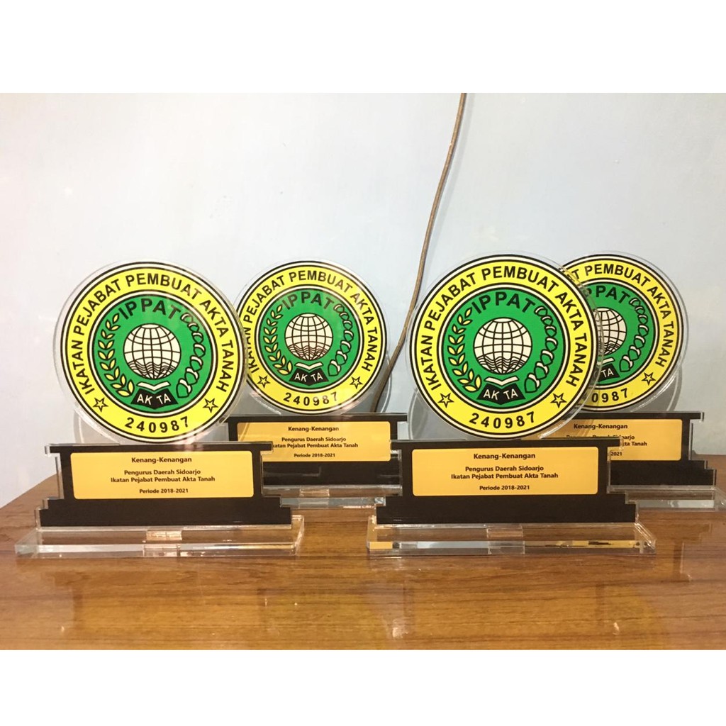 TROPHY / PIALA/ PIALA COSTUM ( Pakai Akrilik tebal 8 mm )