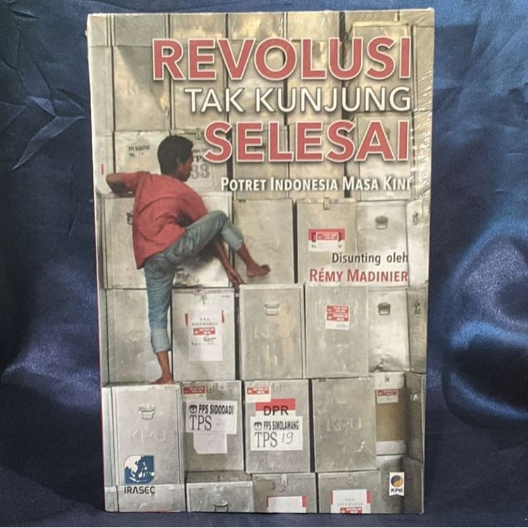 Revolusi Tak Kunjung Selesai