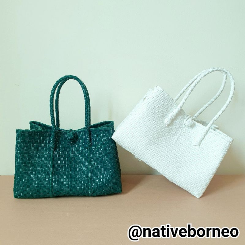 

Kimmy Bag - Tas Anyaman Plastik, Handbag Anyaman, Tas Parcel Hampers Lebaran, Goodie Bag Premium