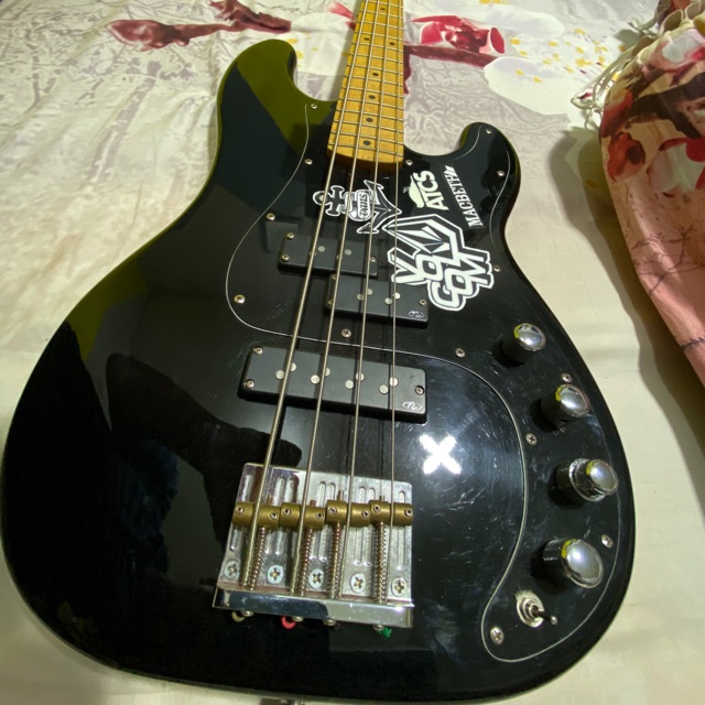 Dijual bass fender precision bekas 97% baru