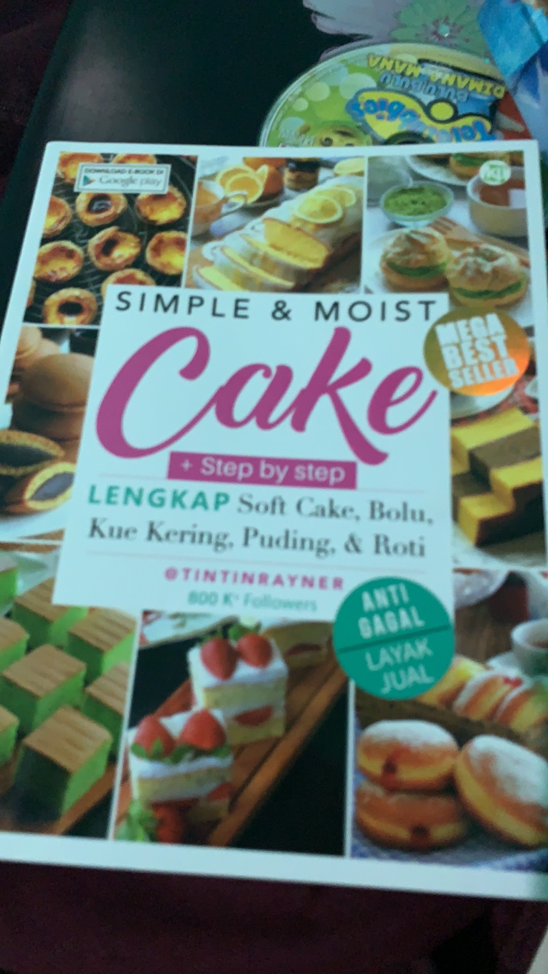 Simple And Moist Cake Cetakan Terbaru ( Free 1 Buku Resep & Celemek)