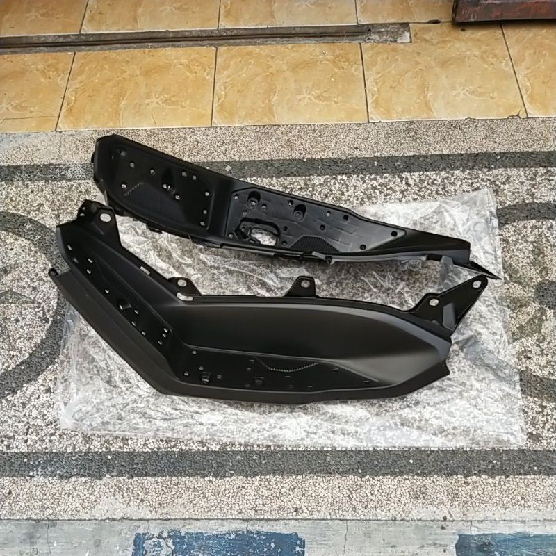 pijakan kaki nmax 2021 kanan & kiri, board footrest B6H original