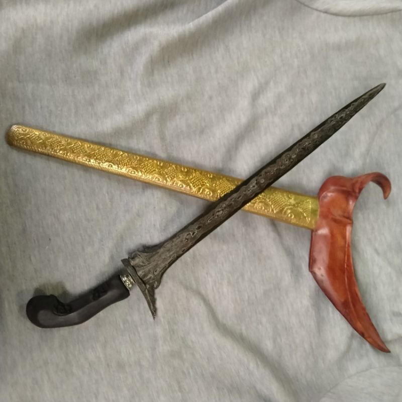 Keris Karno Tinanding pamor Wos Wutah