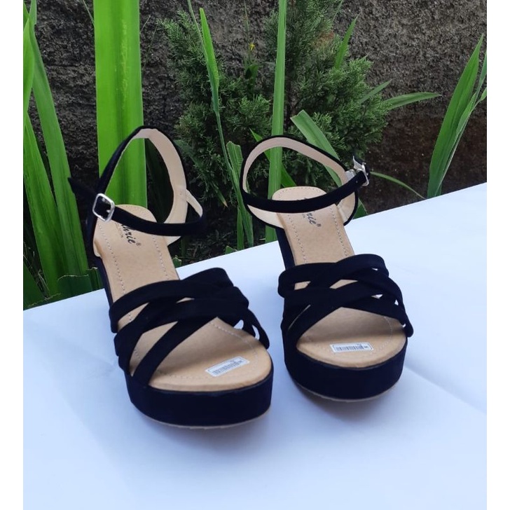 Sendal wedges tali silang terbaru