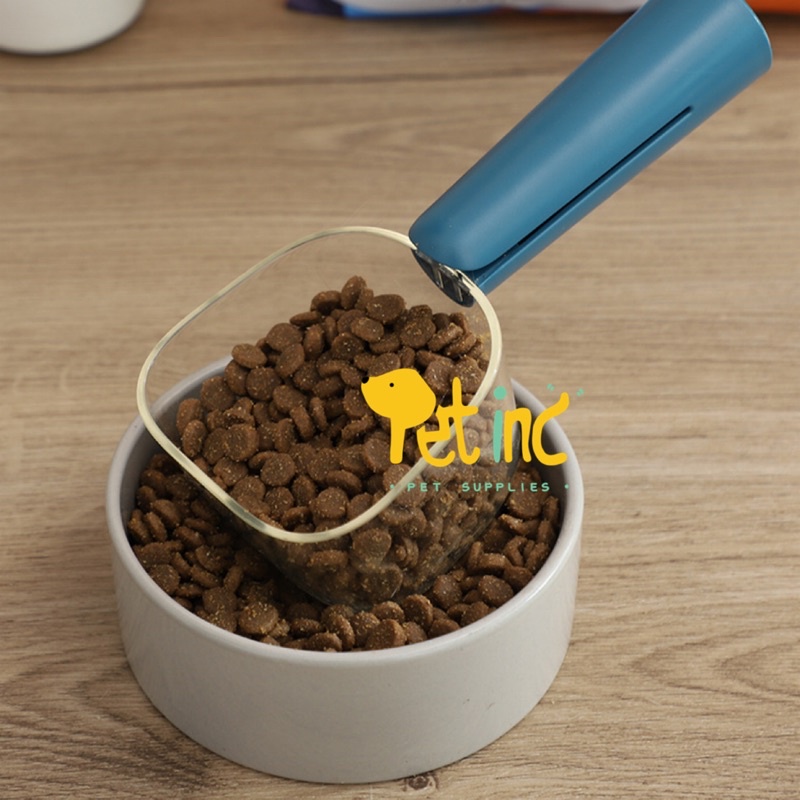 Artic transparant pet food scoop