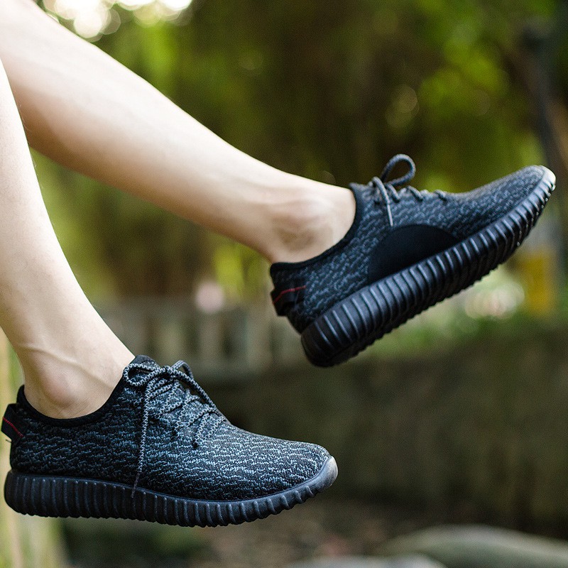 1001 IMPORT SEPATU SNEAKERS PRIA SPORT YEEZY + BOX DAN KAOS KAKI !!!- HITAM