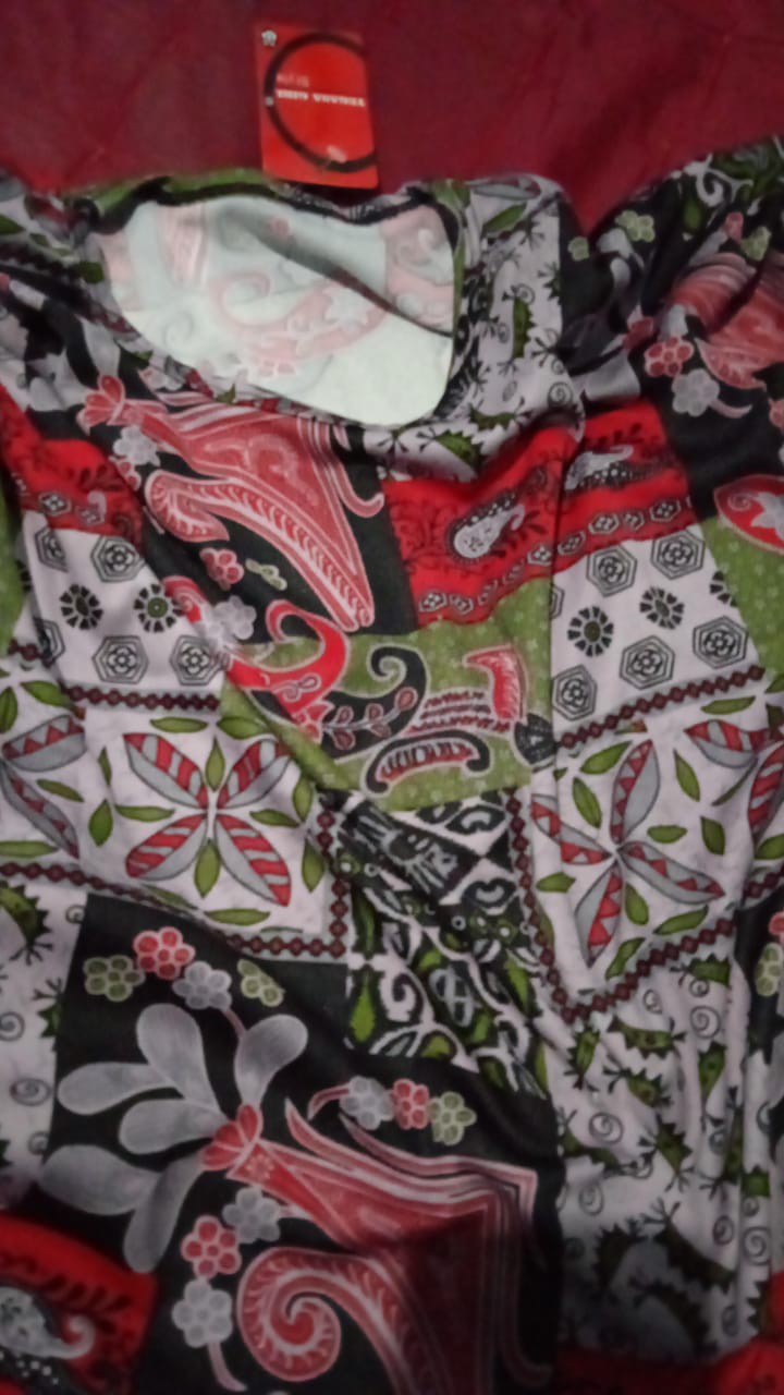 Monellina Marya Kaos Batik Crop Oversize Wanita