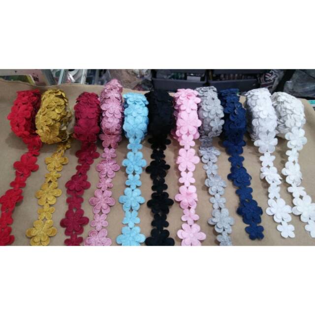 Renda bordir bunga 3D