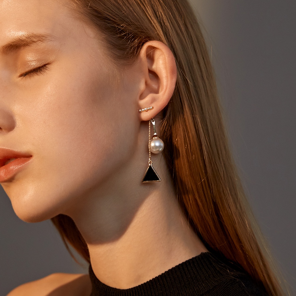 Anting Gantung Wanita Segitiga Aksen Mutiara Aksesoris Fashion Korean Import / Anting Panjang Wanita