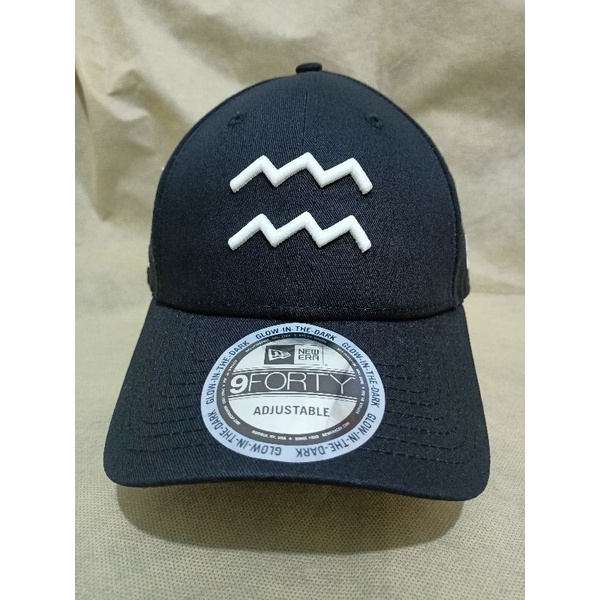 [SOLD] Topi Glow in The Dark edisi Zodiak by New Era