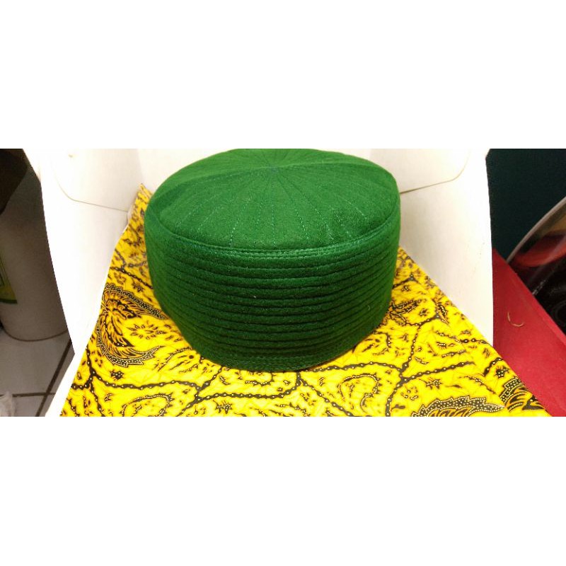 peci bludru bani Hasyim hijau