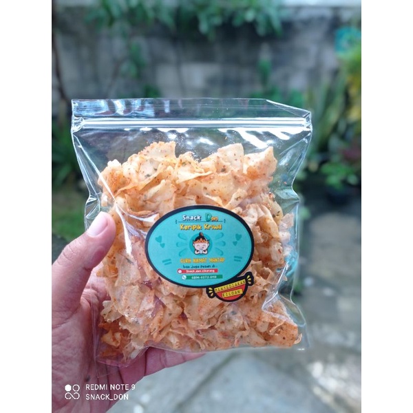 

keripik singkong kriwil daun jeruk pedas 250gr