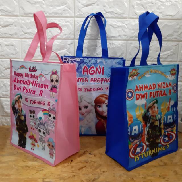 

TAS SOUVENIR 22X28X10 CM CUSTOM