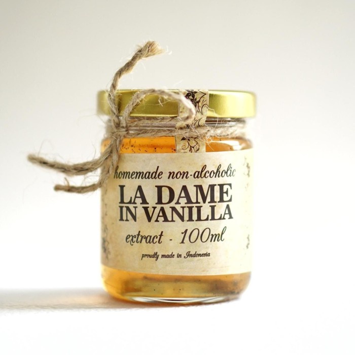 

LAINNYA-KEMASAN-MINUMAN- LA DAME IN VANILLA 100ML (EXTRACT NON ALCOHOL) -MINUMAN-KEMASAN-LAINNYA.