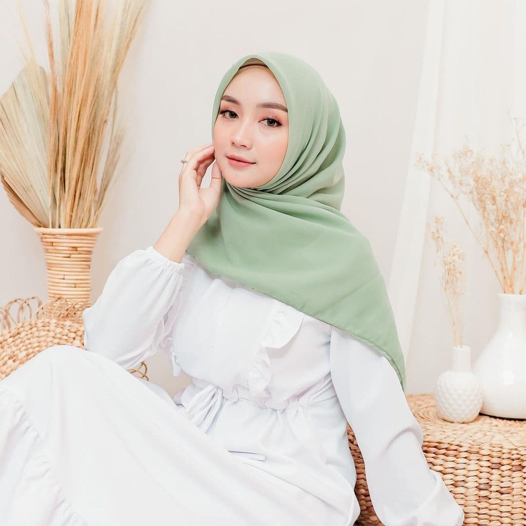 Bella Square Hijab Segi Empat Warna Sage Green Bahan Polycotton Double Hycon 115cm x 115cm