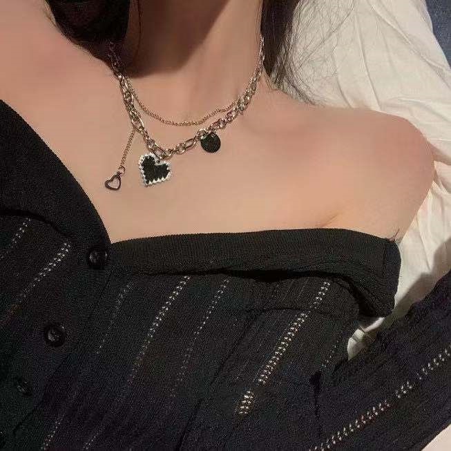 Kalung Multilayer Liontin Cinta Hati Mosaik Hitam Fashion