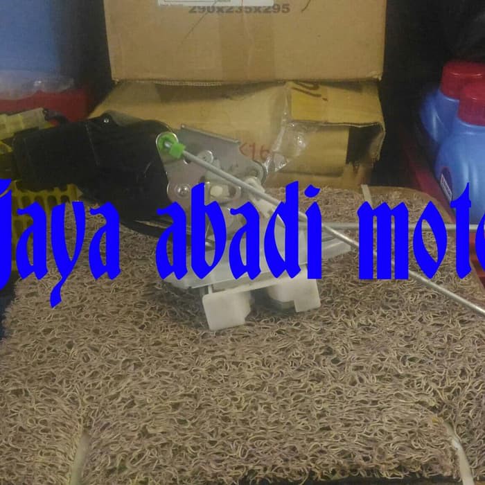 Door lock bagasi apv