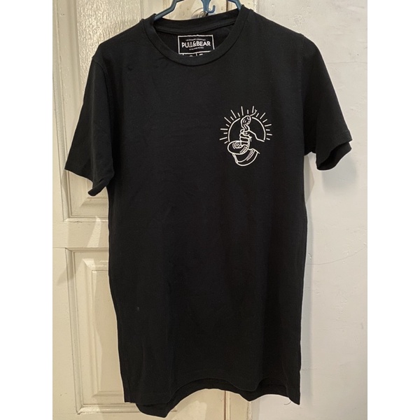 Pull and Bear Tshirt/ kaos hitam pull&bear/ Tshirt cowok/ Tshirt cewek