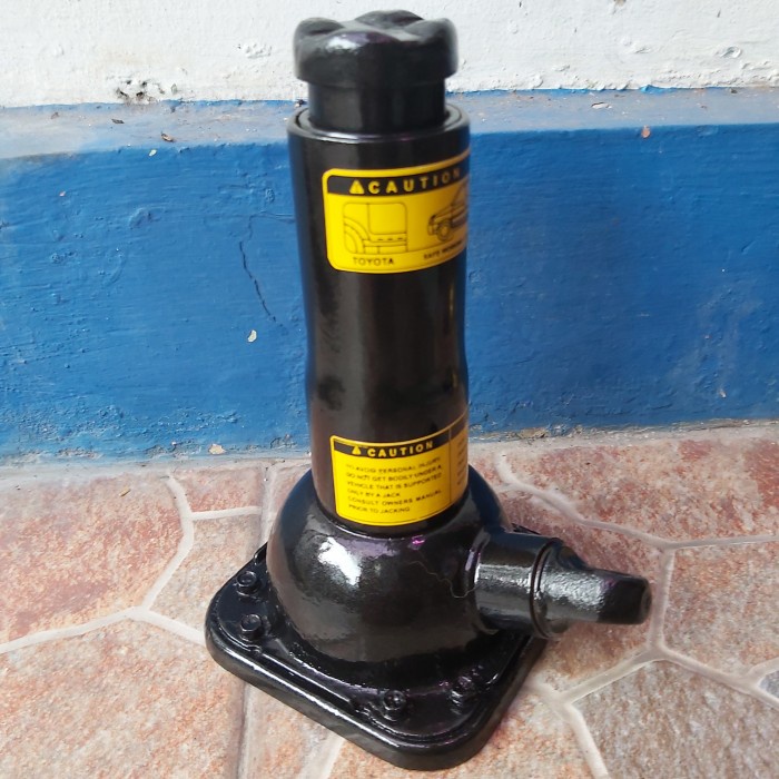 Bekas} Dongkrak Toyota Landcruiser dsb Murah