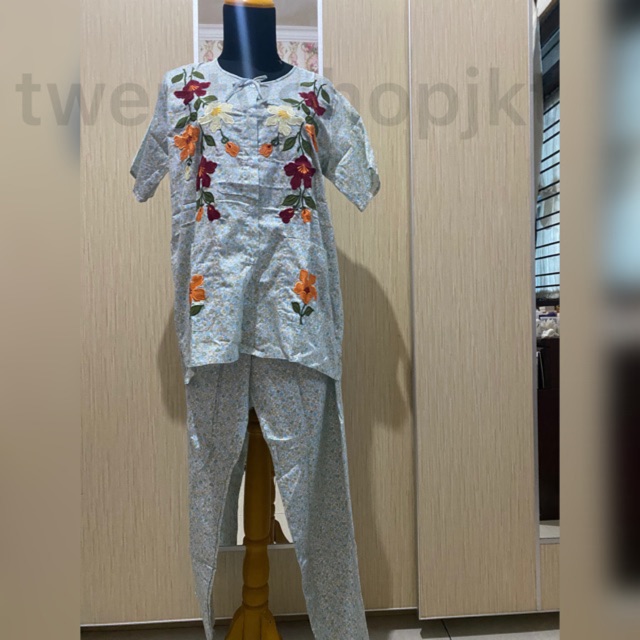 PIYAMA LENGAN PENDEK SIZE M MEREK OMAH DASTER EVA MALANG