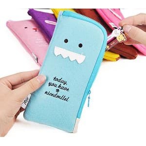 

Dompet / Tempat Alat Tulis Kain Motif Wajah Lucu