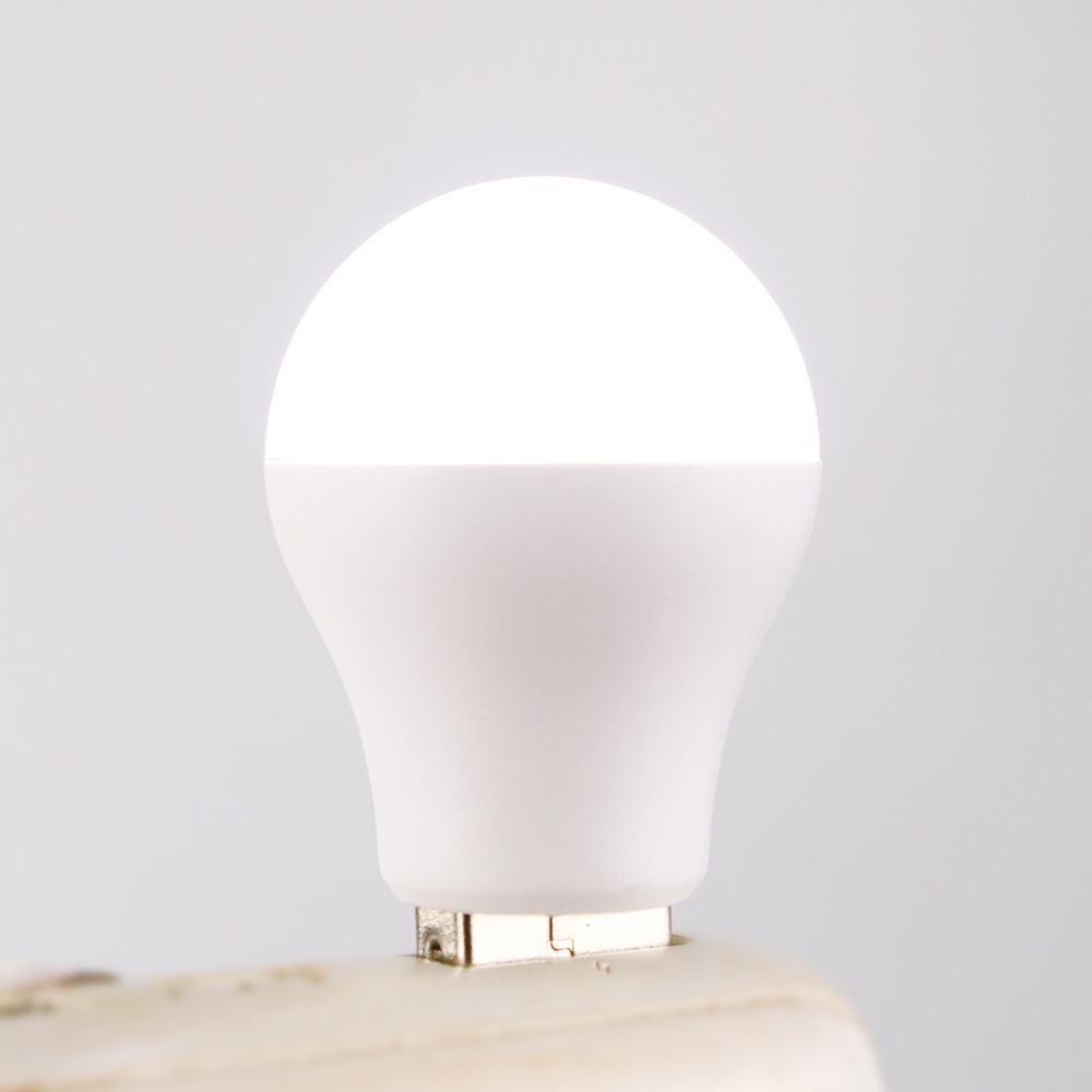 Lampu Bohlam LED USB Portable Light Cool White - CC6K - White