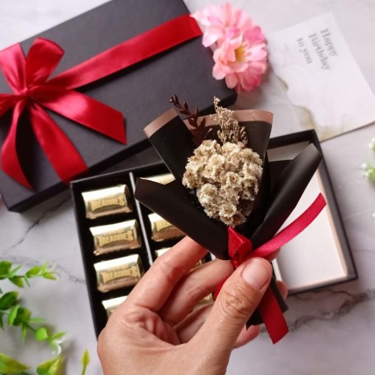 

Seller HAMPERS COKLAT BOX DELFI TREASURE ALMOND BOX PREMIUM KADO VALENTINE ULTAH ANNIV WEDDING WISUDA 09