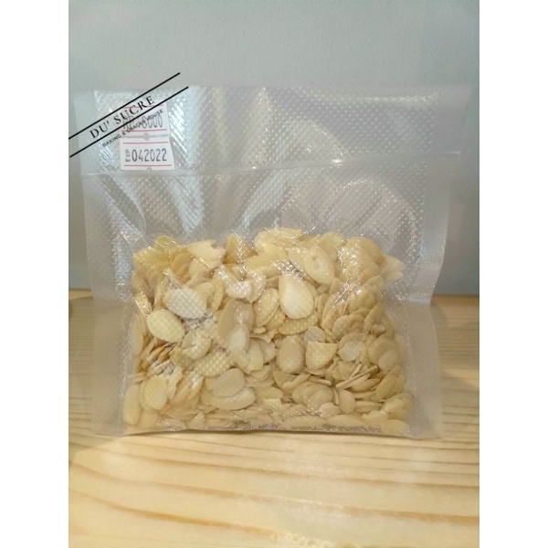 

Kacang Almond 100gr