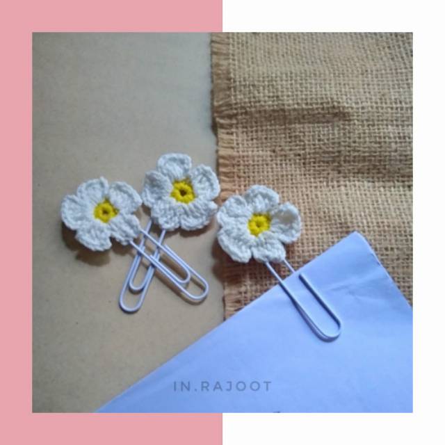 

PAPERCLIPS BUNGA/PEMBATAS BACA/ KLIP KERTAS RAJUT