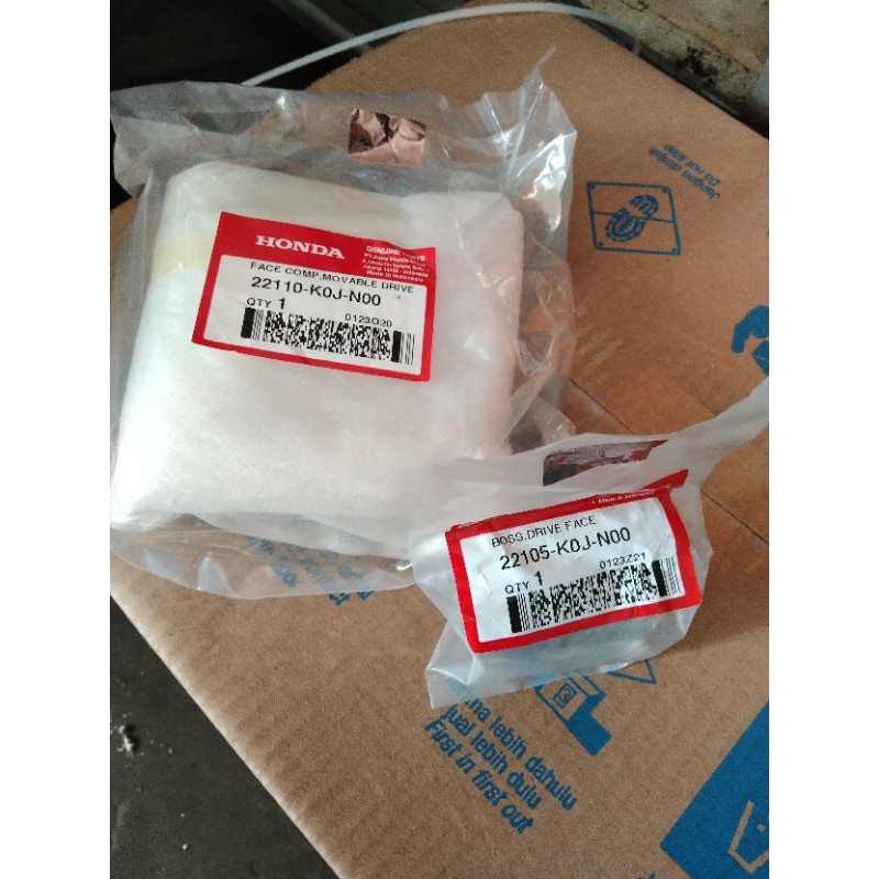 1 paket rumah roller+Boss roller asli original Genio /beat 2020/Scoopy 2020