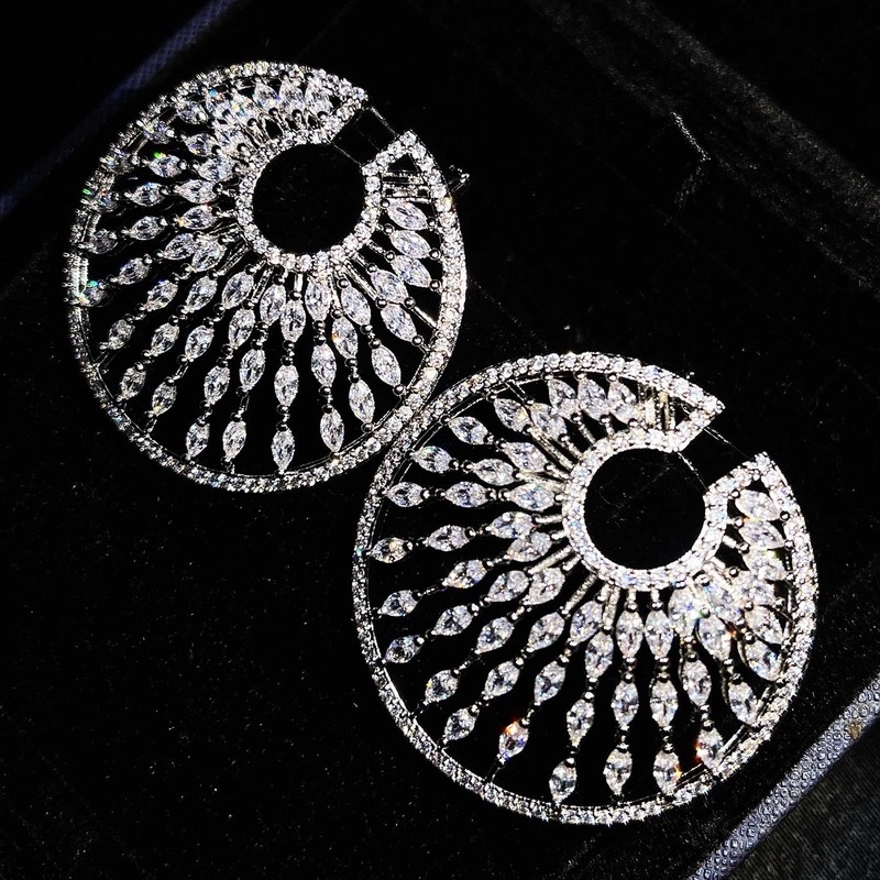 Diamond-Embedded Heavy Industry Disc Zircon Silver Stud Earrings