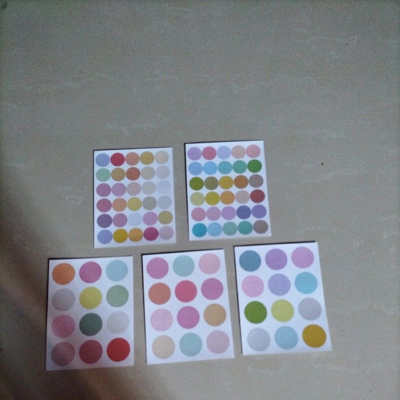 

random sticker bulat warna warni ❤️